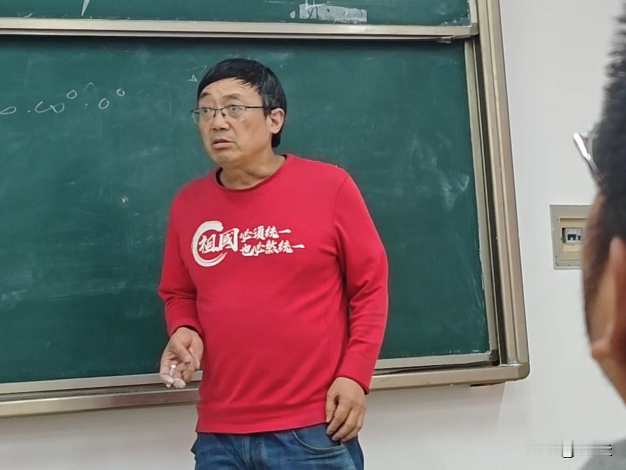 在头条认识的汤家凤教授，也看了不少汤教授的发言、文章，感觉他是难得敢说、肯说真话