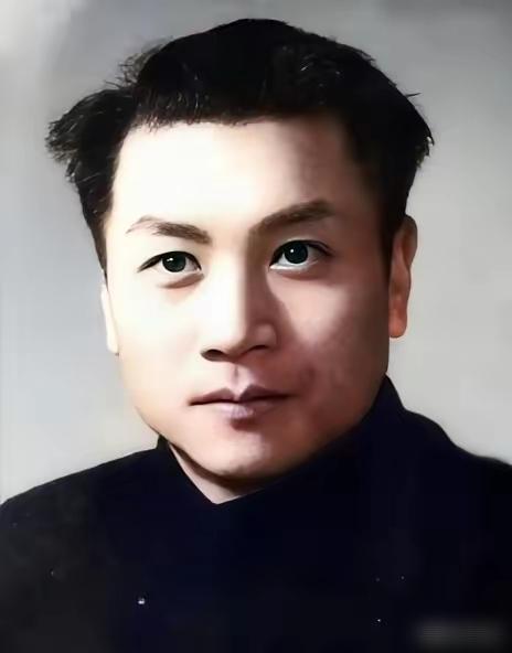 1944年，一地下党入狱后被汉奸认出，只好求狱友将他勒死，没想到，将死之时，他却