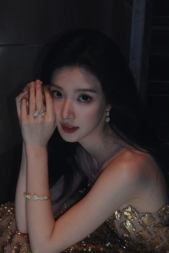 卢昱晓品质盛典宣传何不同舟渡 品质盛典后台，卢昱晓聊起《何不同舟渡》时语气很认真