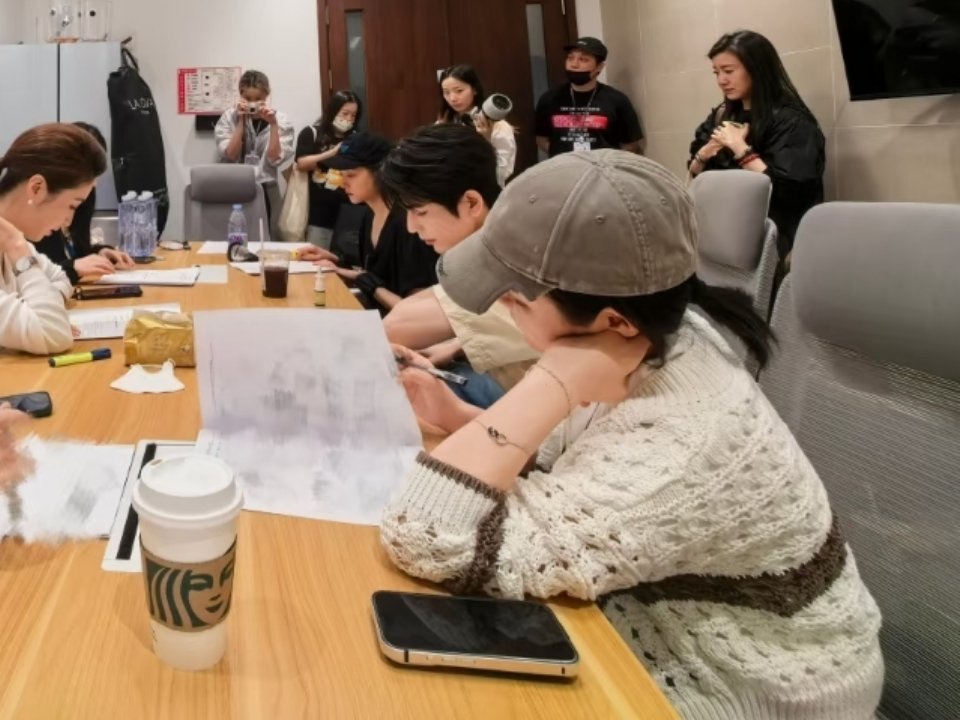 白玉兰串场嘉宾🈶张凌赫关晓彤是白玉兰串场嘉宾