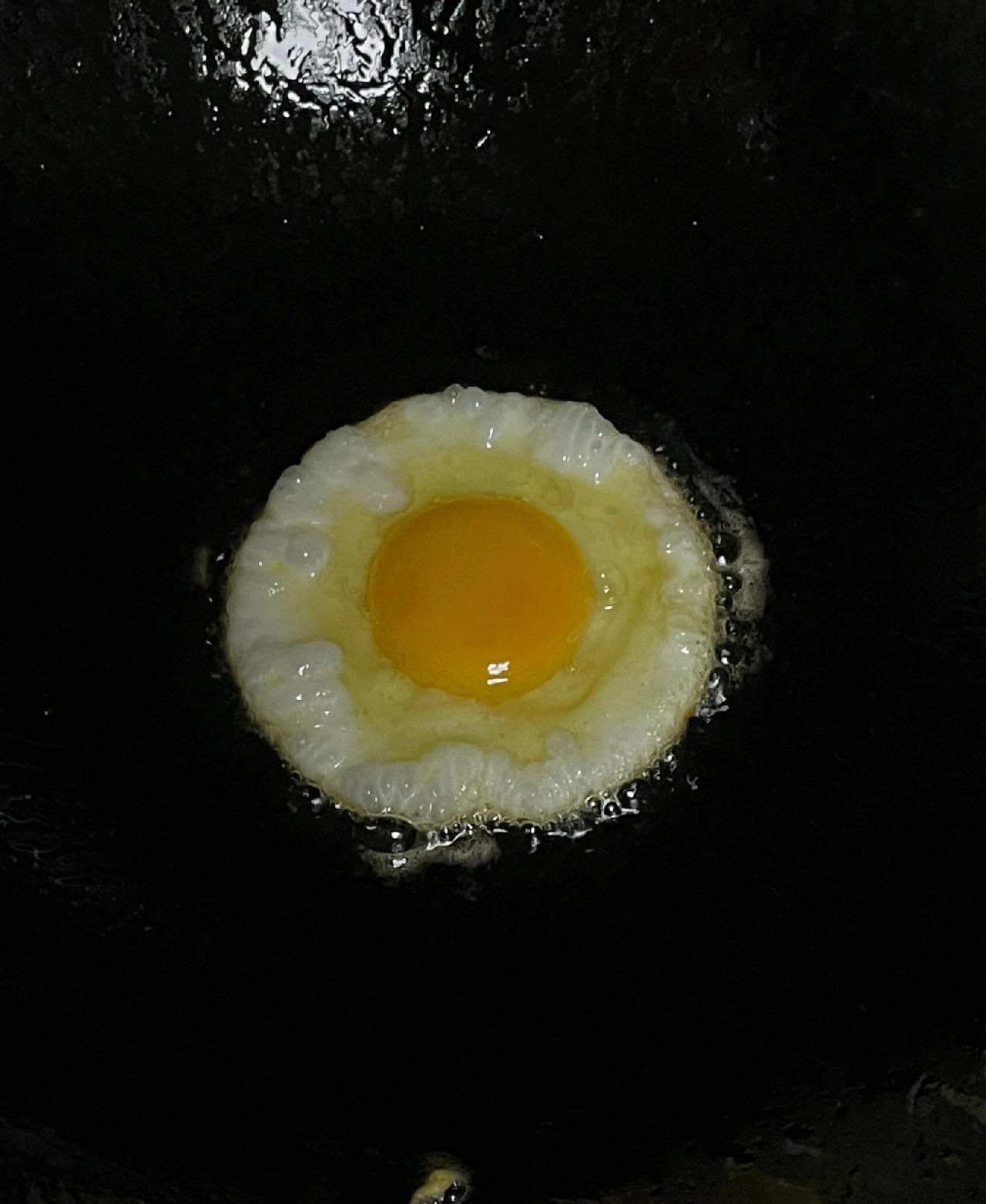 上中学时，班主任马老师给我留下了三个印象，至今仍未能忘怀。第一个印象是他那条裤子