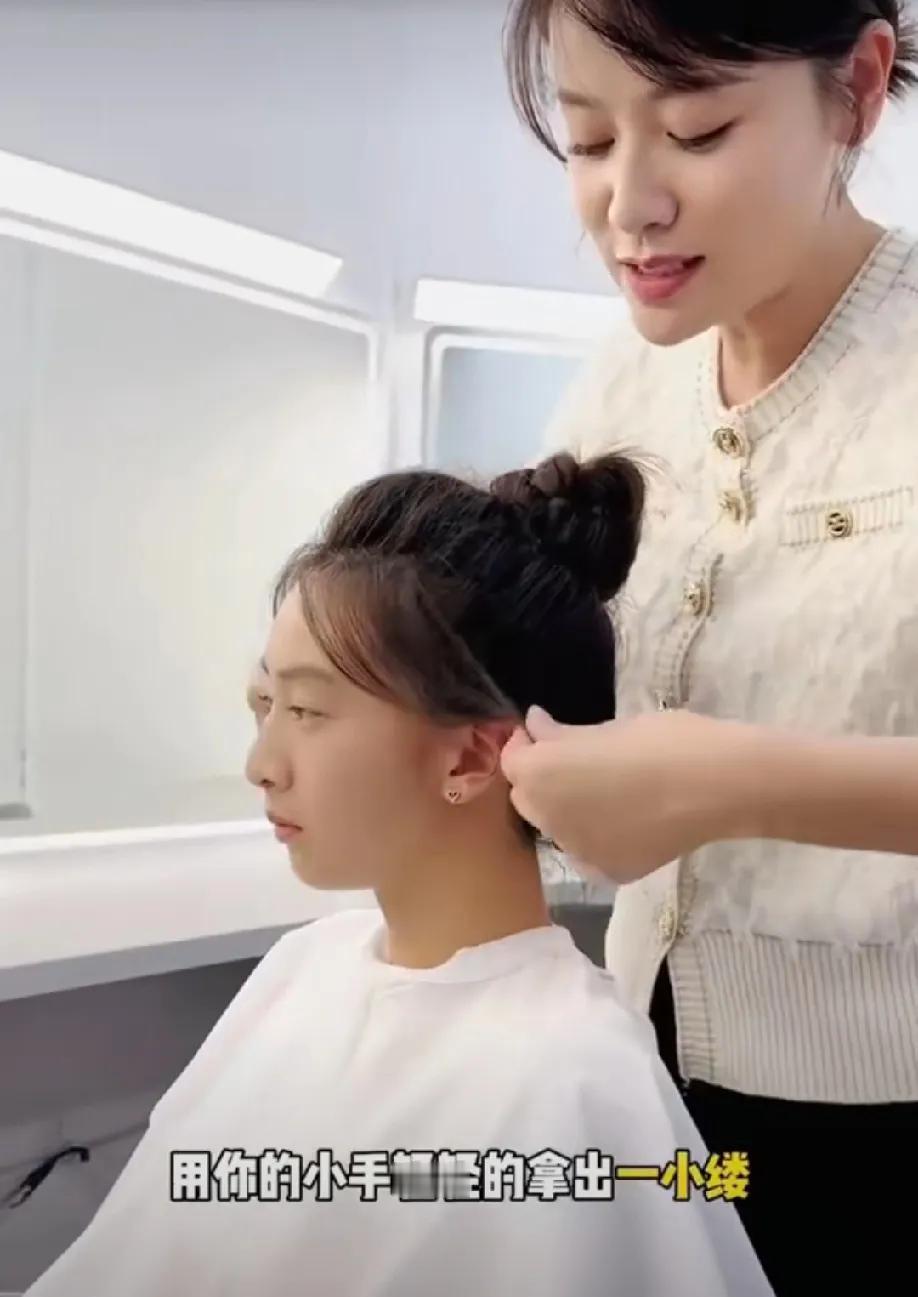 近日有网友发文说田亮女儿森碟下巴后缩严重，作为父母的田亮和叶一茜一点也不重视，对