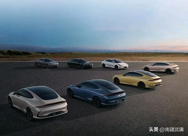 长途自驾最消耗精力的莫过于持续颠簸、车内嘈杂与久坐酸痛，智己LS7专为出游优化驾
