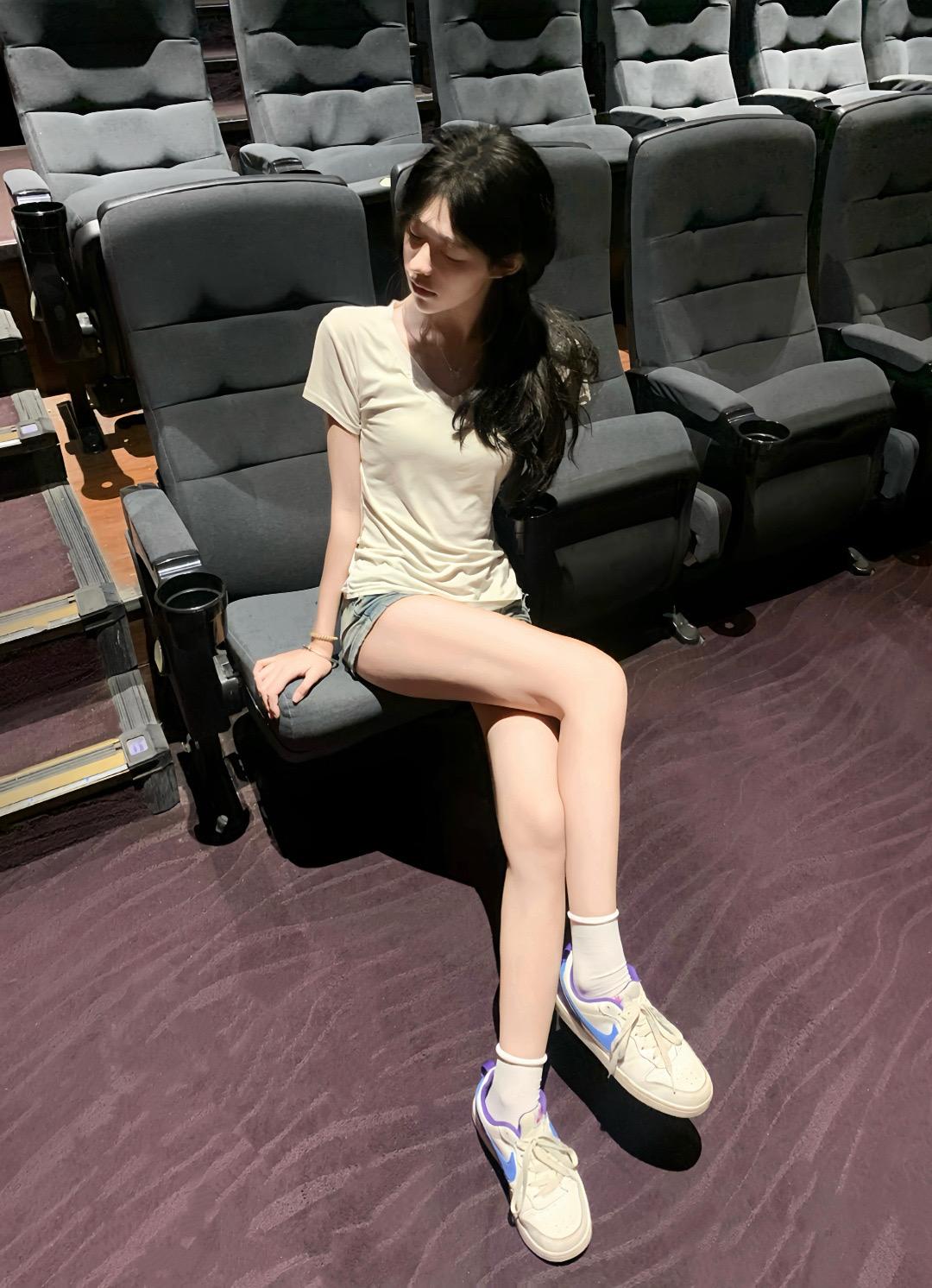 你说你害怕孤单 于是我来到你的身边