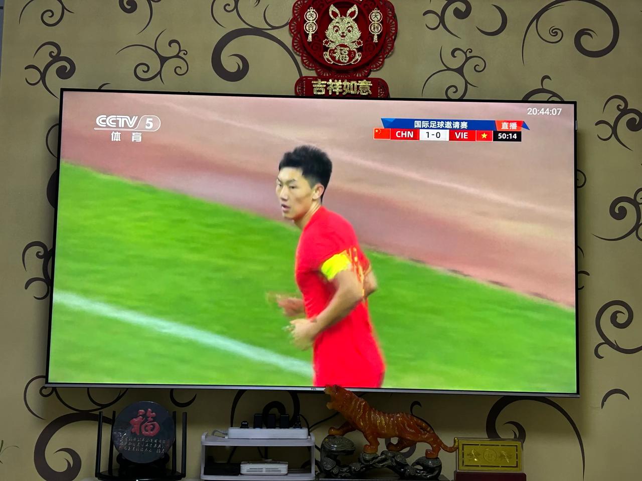 看完U19国足和越南队的友谊赛！
直接的感受就是：难道国人真的不适合踢足球吗！
