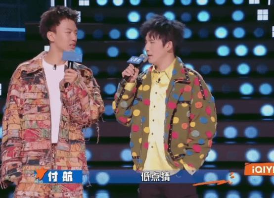付航说大张伟是上个世纪出道的付航和大张伟这俩人搭档有一种奇怪的化学反应——像说相