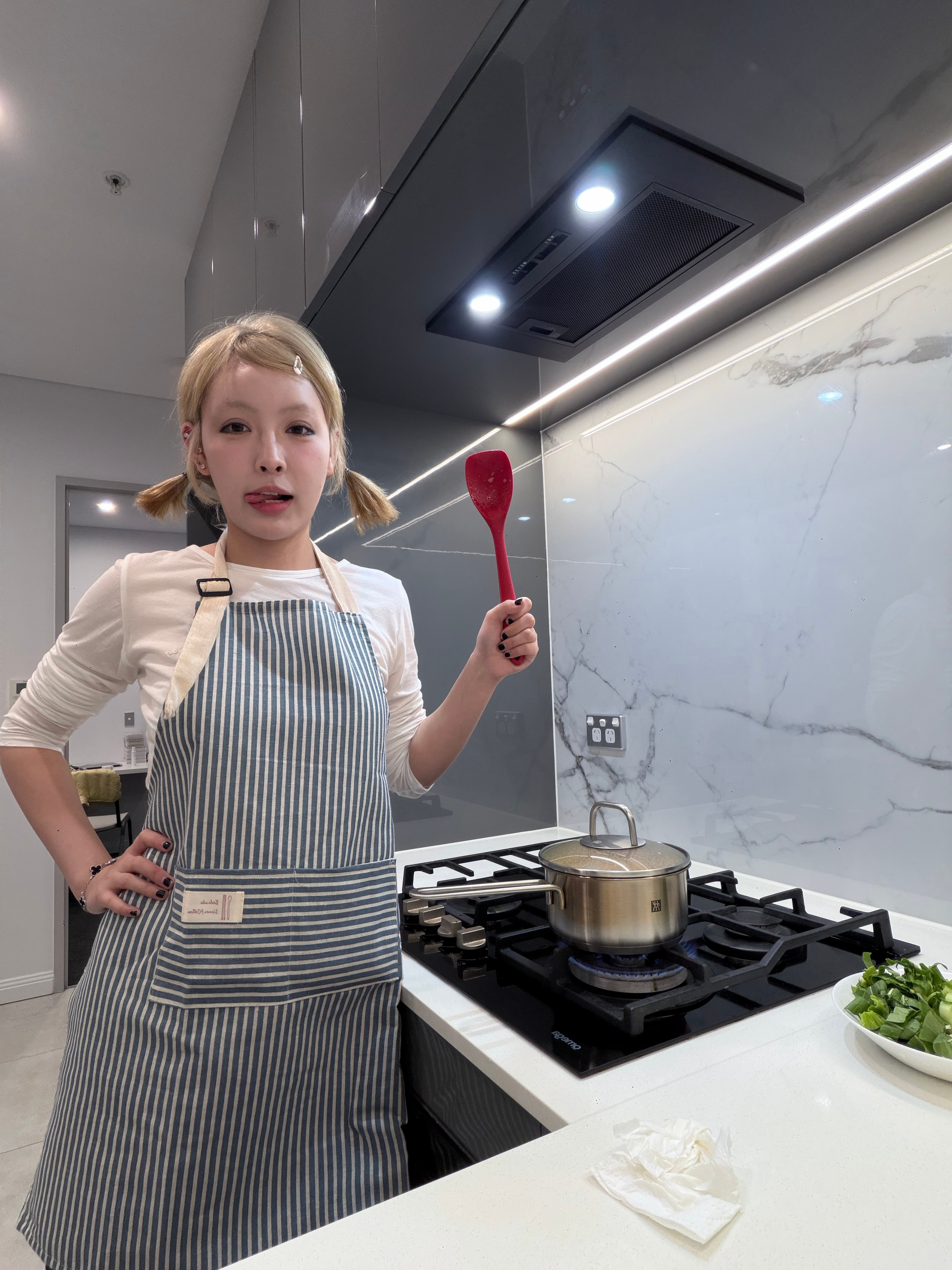 报告闺蜜我在做饭一会吃饭的时候我在姥号直播一会呀姥今晚有点事大号今晚请假咯[么么