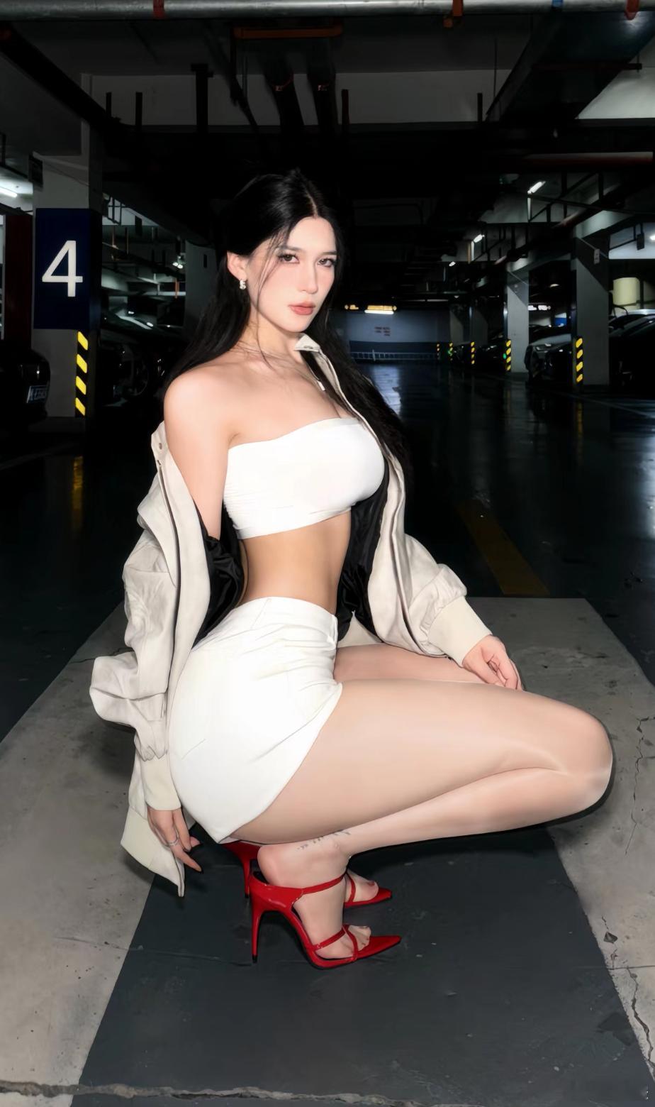 #时尚穿搭#  停车场的仙女.. ​​​
