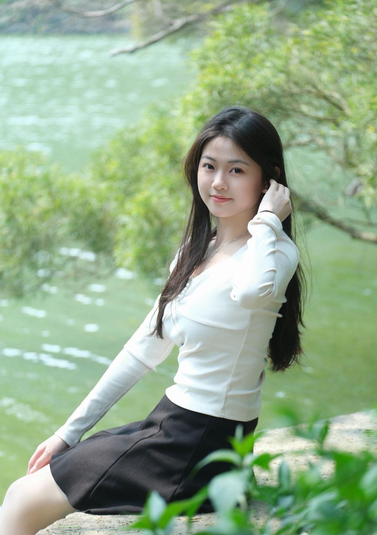 《温柔地活着》
生活就像一碗热腾腾的面，有时候烫嘴，有时候暖心。温柔不是软弱，而