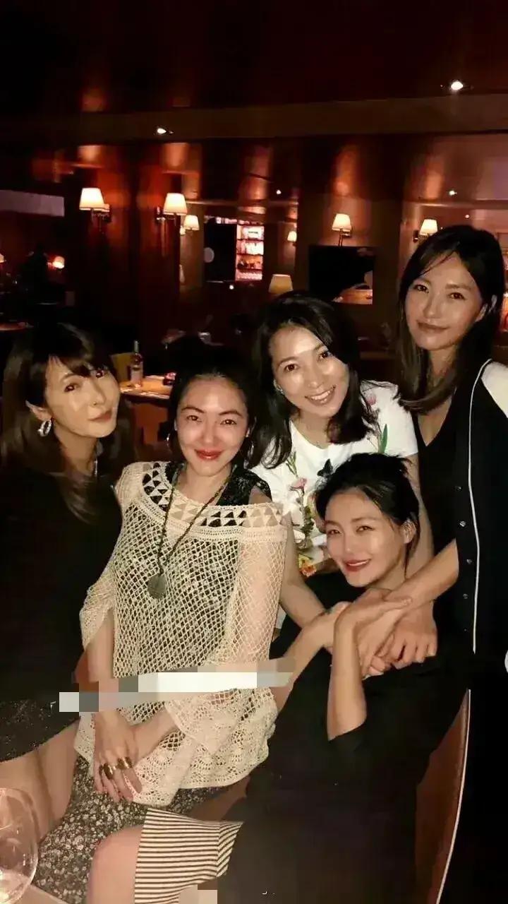 其实哦，我觉得她和娘家是共生关系，娘家吸血但是精神给养给的足足的，光头同理。都是