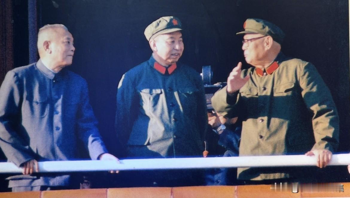 1976年10月，历史转折的关键时刻，李先念作为主要决策人之一，与华国锋、叶剑英