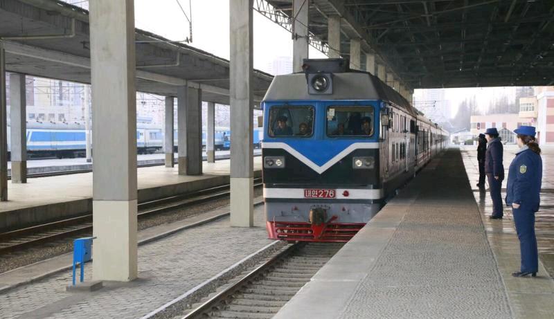 中朝两国国际旅客列车服务暂停六年后恢复运行，从中国出发的列车3月12日抵达朝鲜首