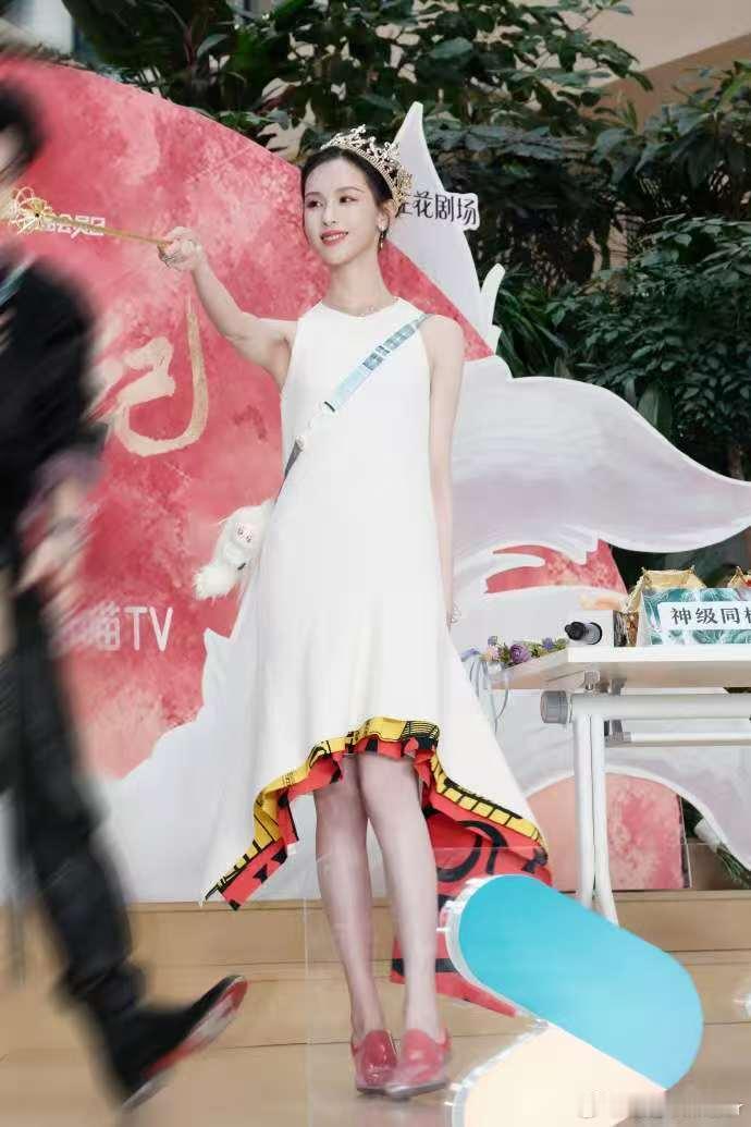 谁不想要陈都灵这样的上班搭子陈都灵底色顶顶好的人想和陈都灵当同事！她温柔纯粹、大