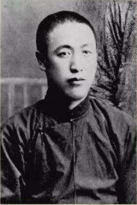 胶东南海擎旗人，遭叛徒出卖身陷重围，带伤血战到底的军分区司令孙春林
 
孙春林（