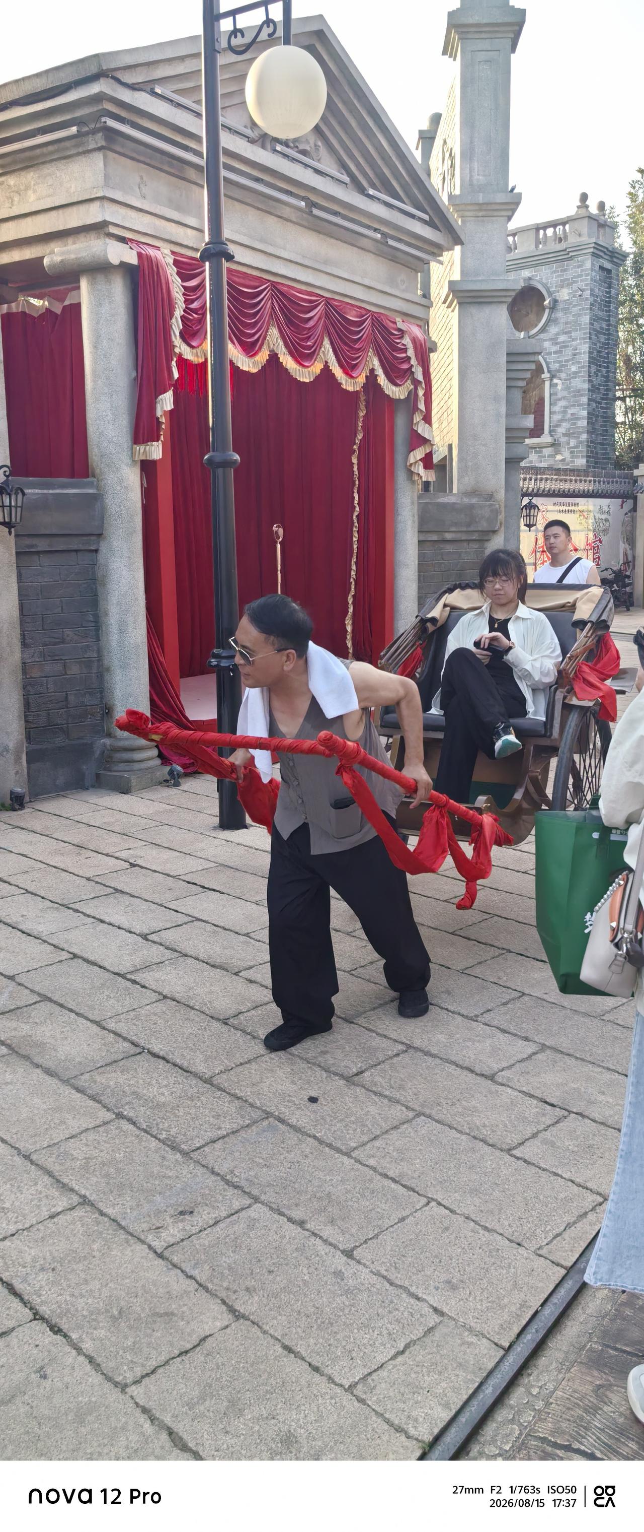你越是死死惦记一件事，它就越能折腾你。烦恼全是自己心里生出来的，想开了，浑身都轻