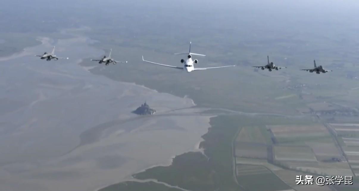 突发消息：《华盛顿邮报》今天报道，美国官员称，俄罗斯正向伊朗提供美国军舰和飞机在