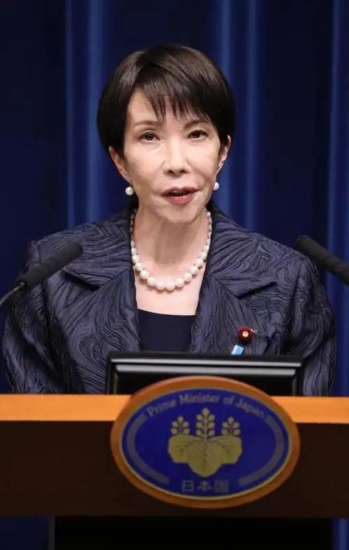 日本最新回应来了：

东京方面抗议中国宣布对运往日本、可能具有军事用途的物品实施