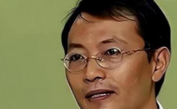 建议将中国分成7块，还愿替美国去死！很难想象这话是北大教授焦国标说的。作为高级知