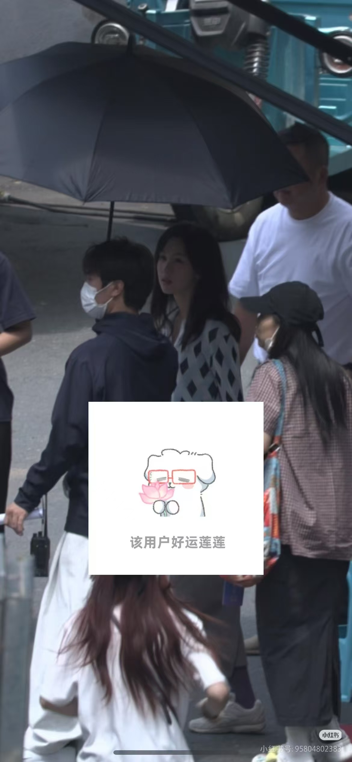 应该是陈都灵余九琪第一套衣服 