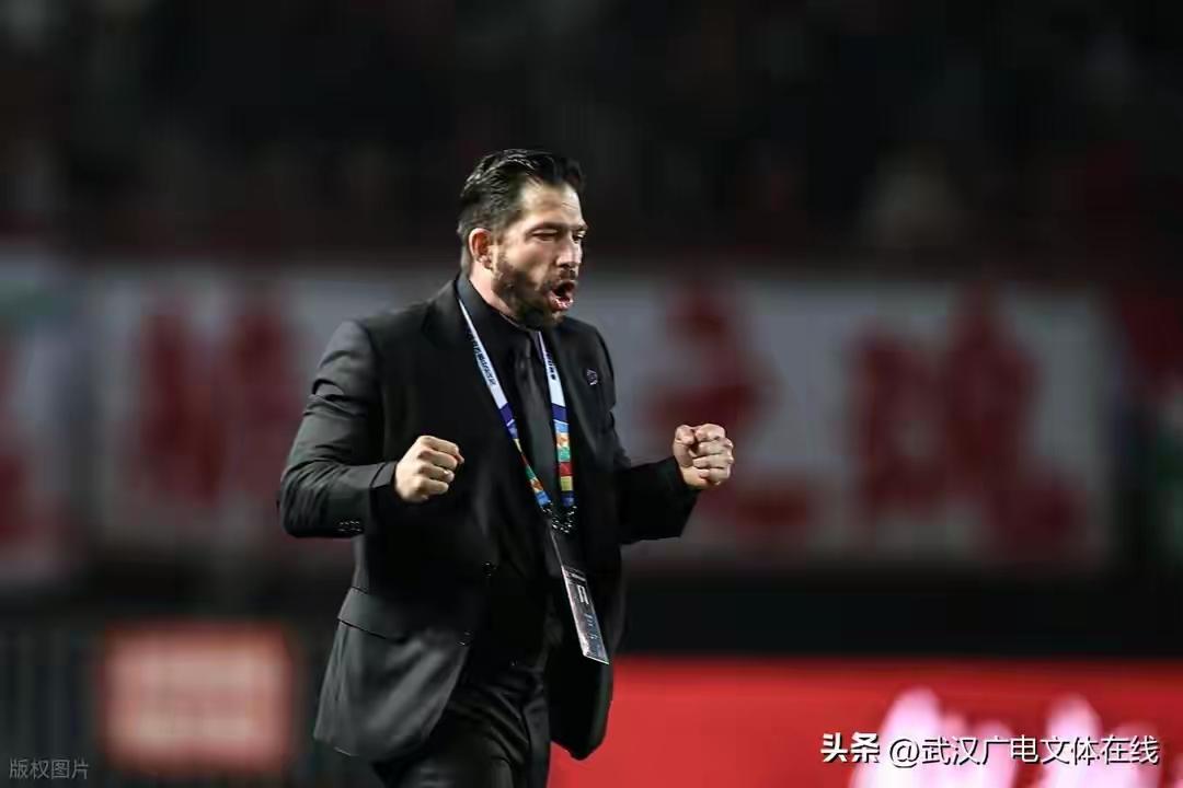 绍尔关健时刻杀进重围，进球真漂亮，真棒棒，顶瓜瓜！[赞][赞][赞]
方镜淇手指