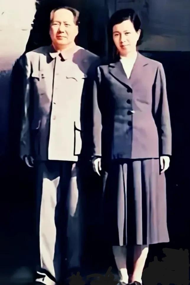 大地之子，世界巨人；革命伴侣，伟大战友。 ​ 