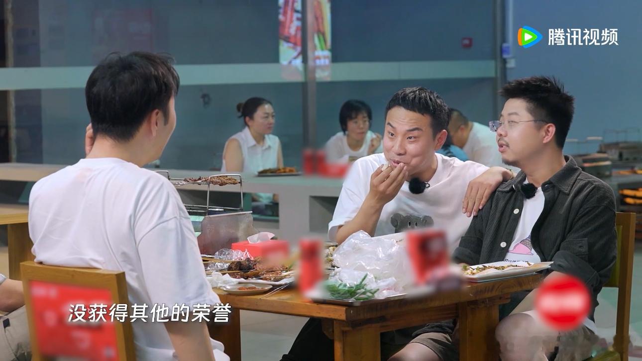 #一桌烧烤三个冠军一个徐志胜# 所以还有谁没有来看这样的名场面！！谁能够想到一场