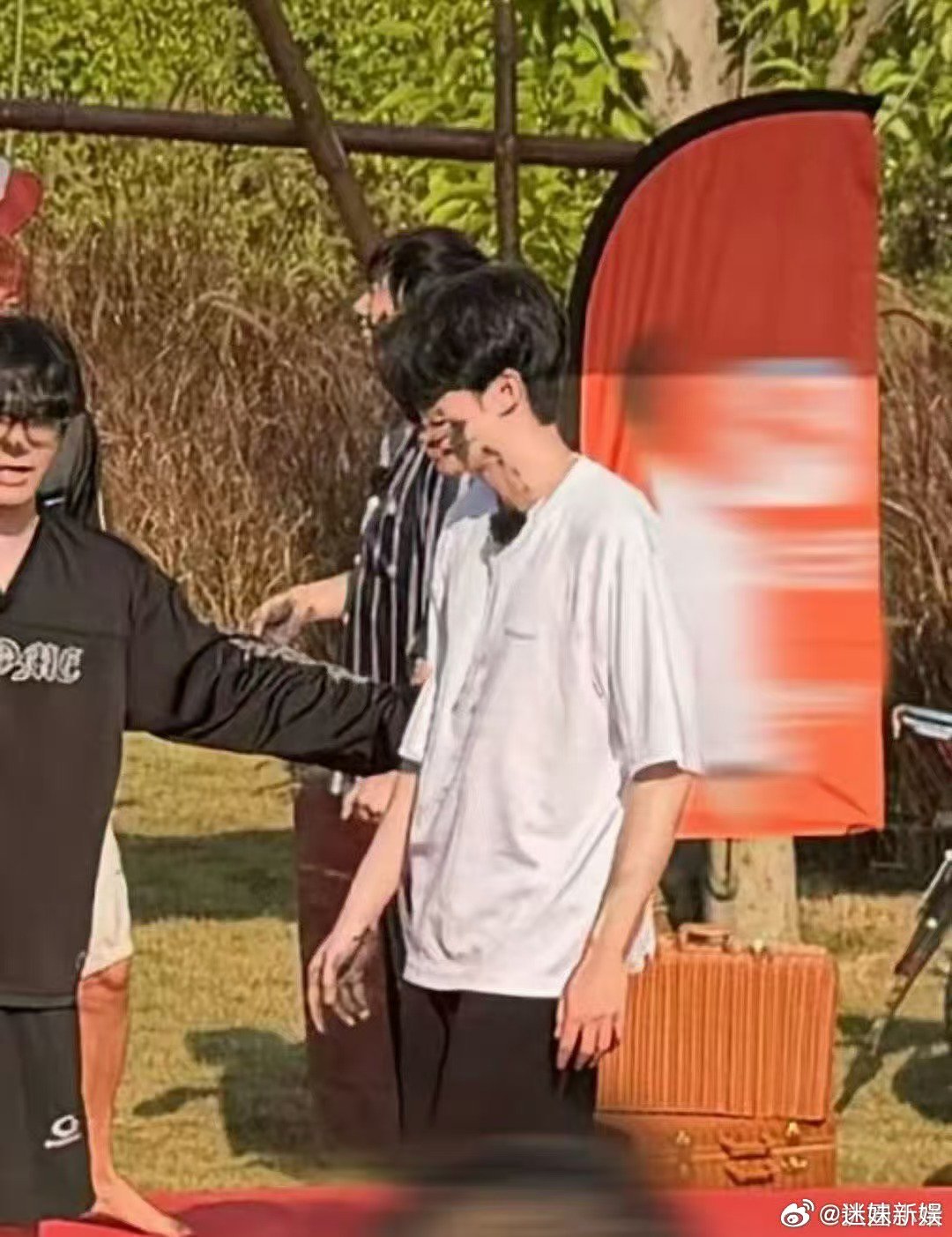 王鹤棣宇宙闪烁请注意花脸路透，哈哈哈， 