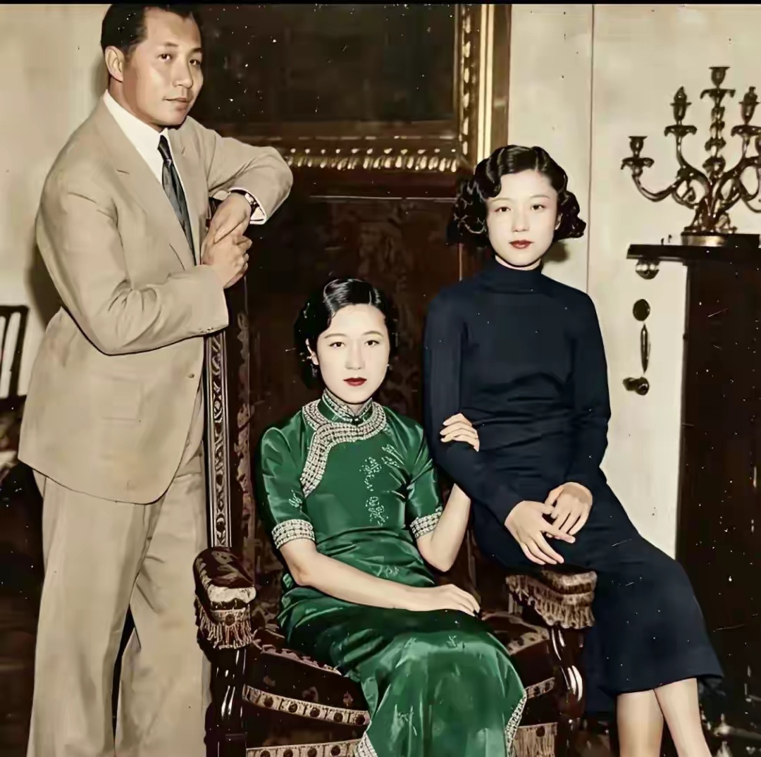 1933年伦敦街头这张老照片，一露面就炸了圈！张学良身侧的于凤至，没有半分刻意修