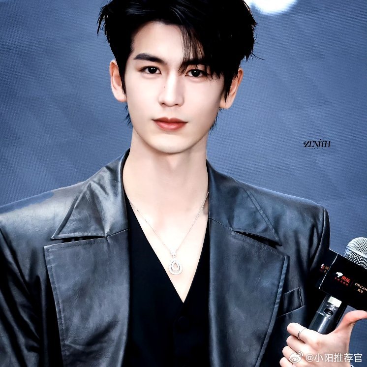 胡杏儿张凌赫新剧什么仇什么恨胡杏儿和张凌赫在新剧《这一秒过火》里饰演一对积怨深重