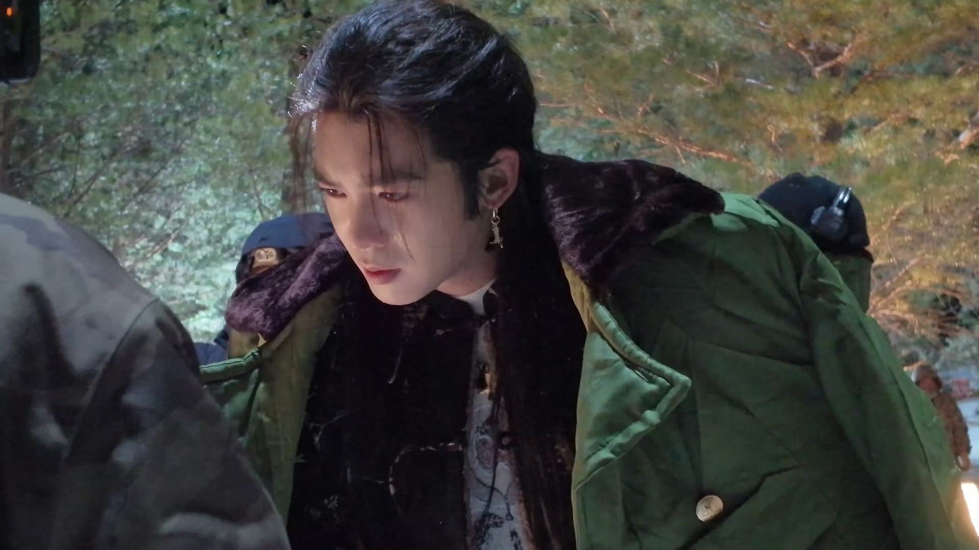 于适拍自己的含金量还在上升 自导自演还能把画面质感拉满！马背上的挺拔身姿像从画里