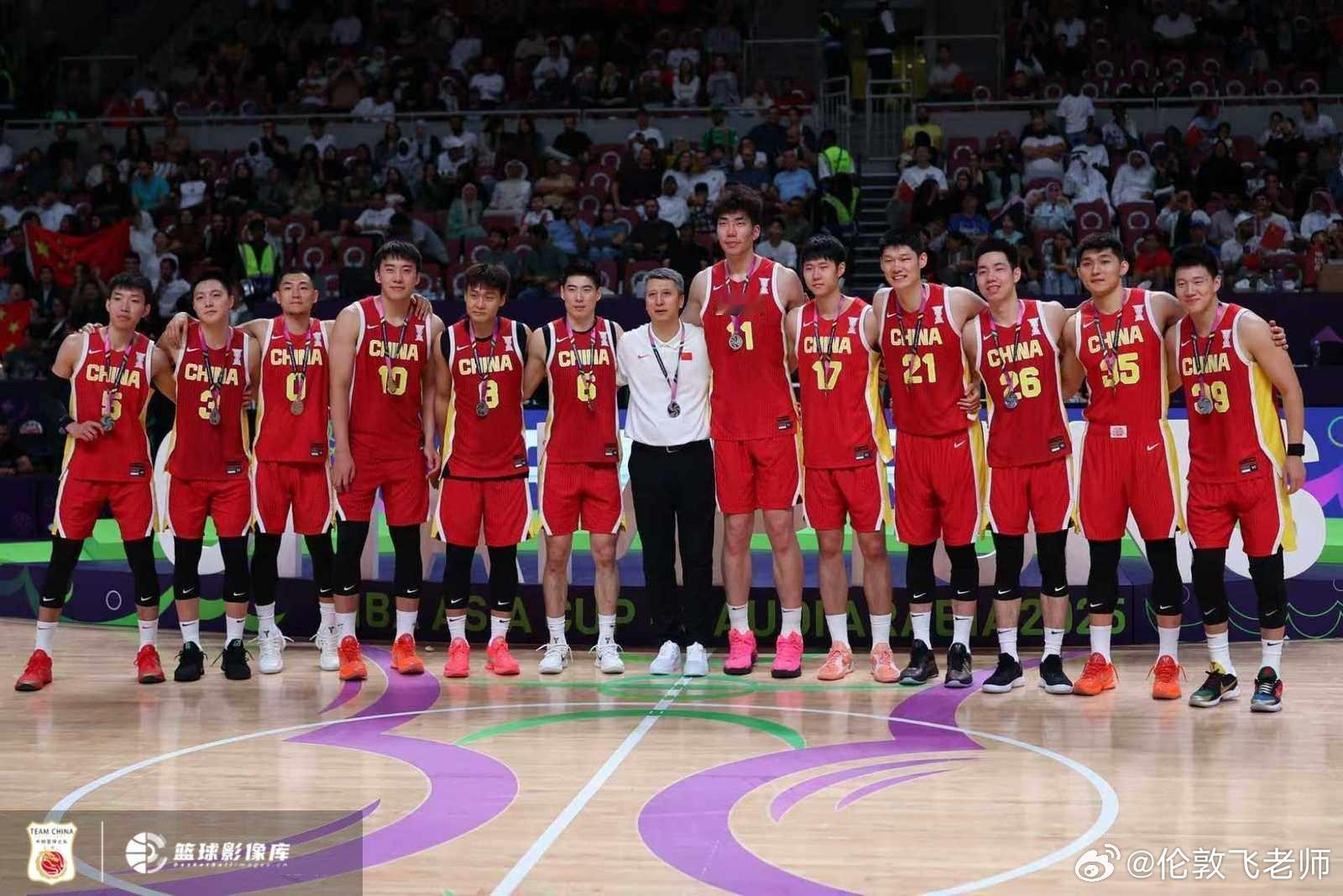 中国篮协主席郭振明接受《新华社》专访，谈到了中国男篮￼今夏亚洲杯备战的一些故事。