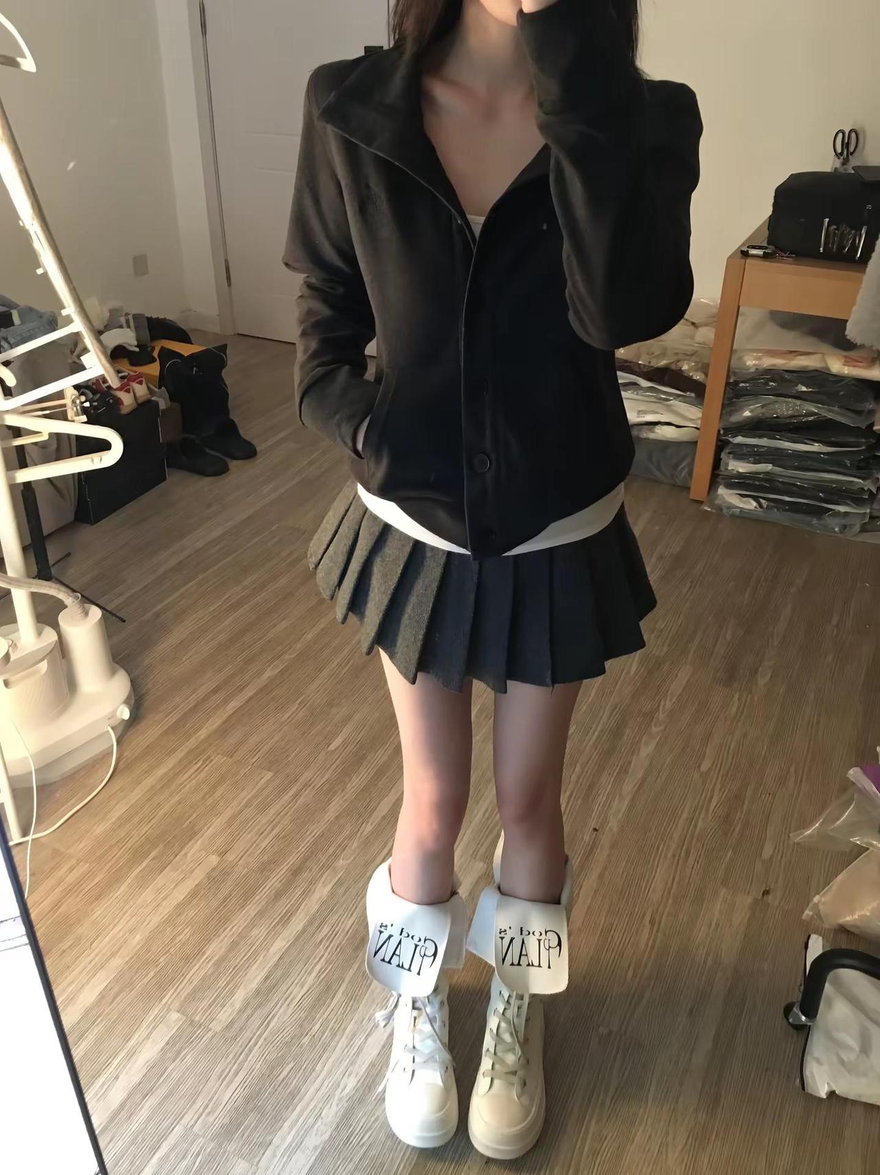 想了半天漂亮话 发现漂亮的是我早春辣妹我先当了