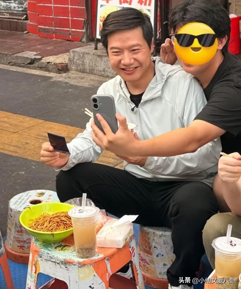 我表弟在武汉偶遇雷军了
他说了一句大实话
私底下的雷军，和采访镜头里的完全不一样