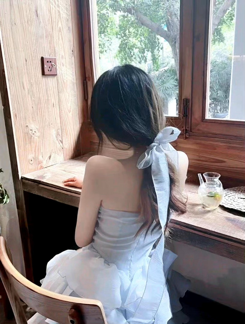 时间最会骗人，但也能让你明白，这个世界没有什么是不能失去的，留下的尽力珍惜，得不