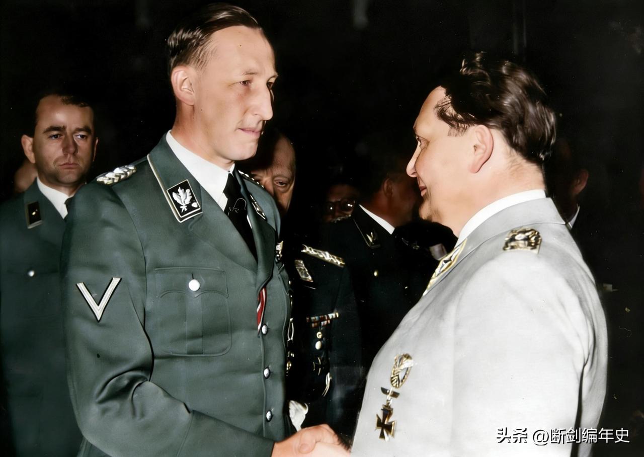 海德里希在戈林的生日会上。莱因哈德·海德里希与赫尔曼·戈林的关系，本质上是由务实