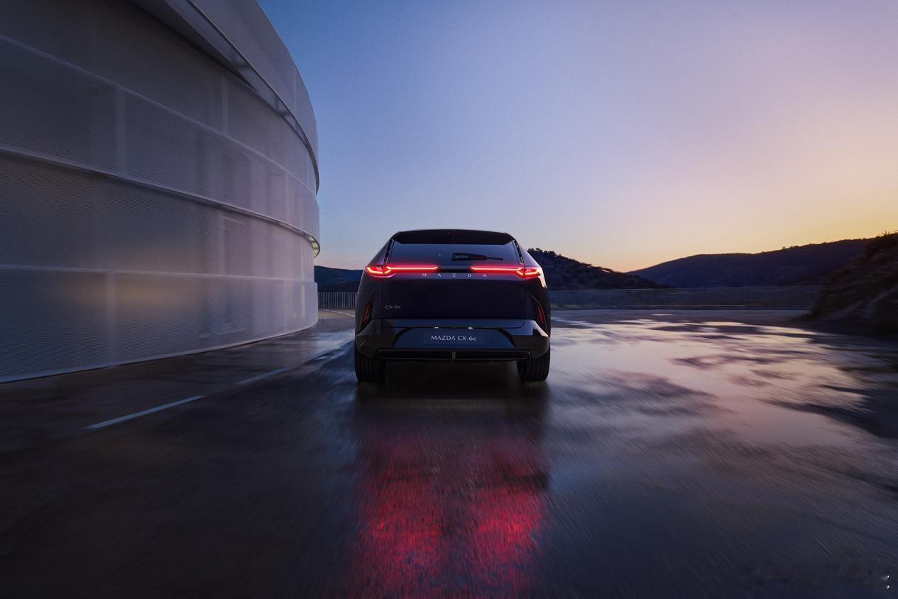 在2026北京车展上，长安马自达以“依然马自达”为主题，携EZ-6、EZ-60全