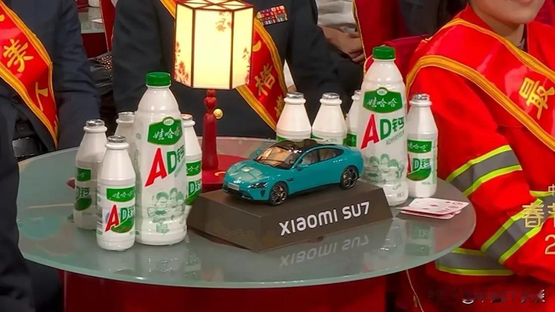 #春晚小米汽车亮了# 不得不说小米汽车的热度是真的高！这不已经亮相今晚的龙年春晚