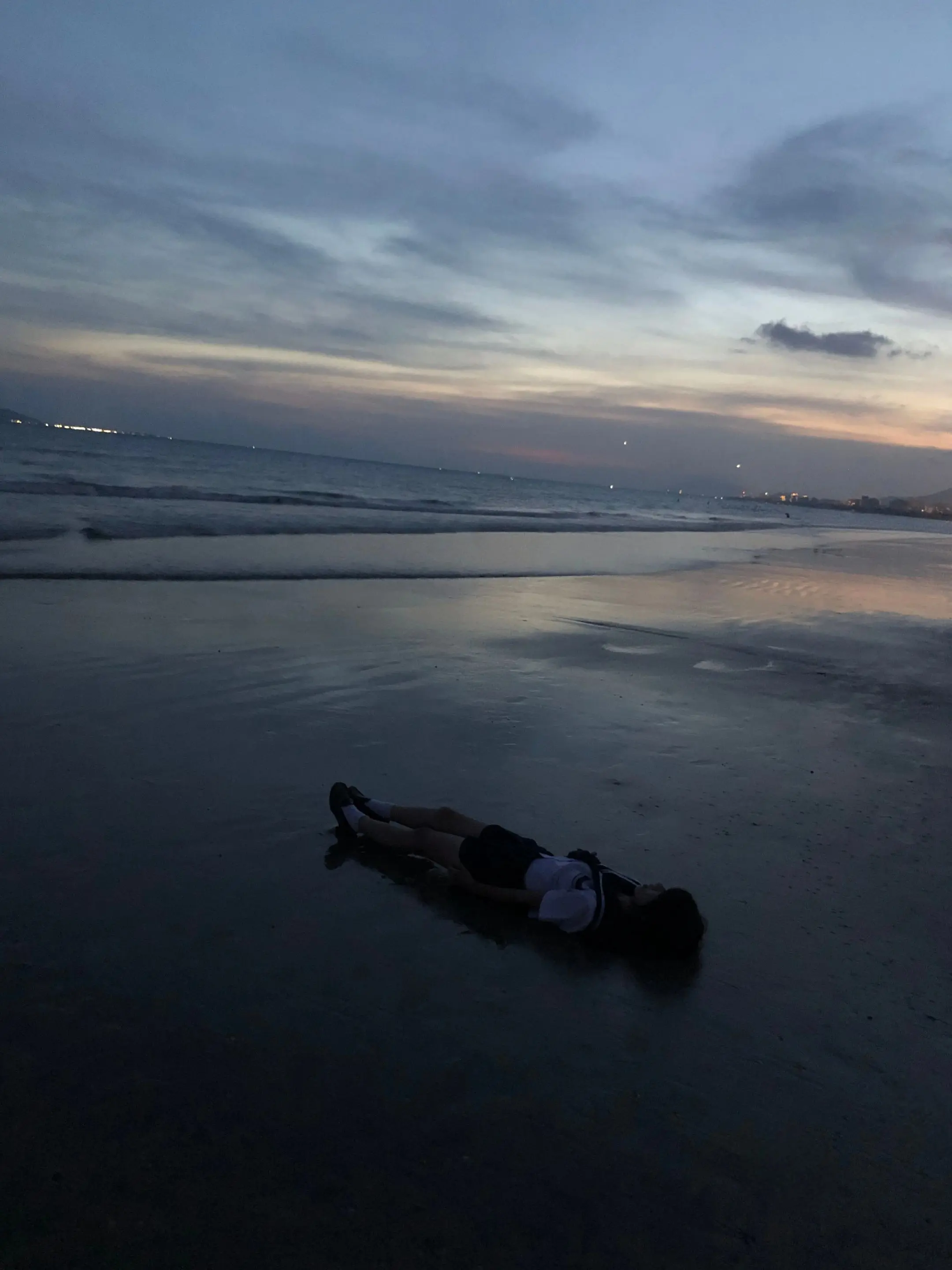一直游到海水变蓝