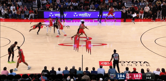 阿门谈造成穆雷踩线出界的关键防守回合：“我想让他把球带到边线，这样他就会被被我和