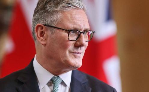 【斯塔默怒火中烧：当普京和特朗普瓜分世界时，普通家庭付出代价 “我对全国各地的家