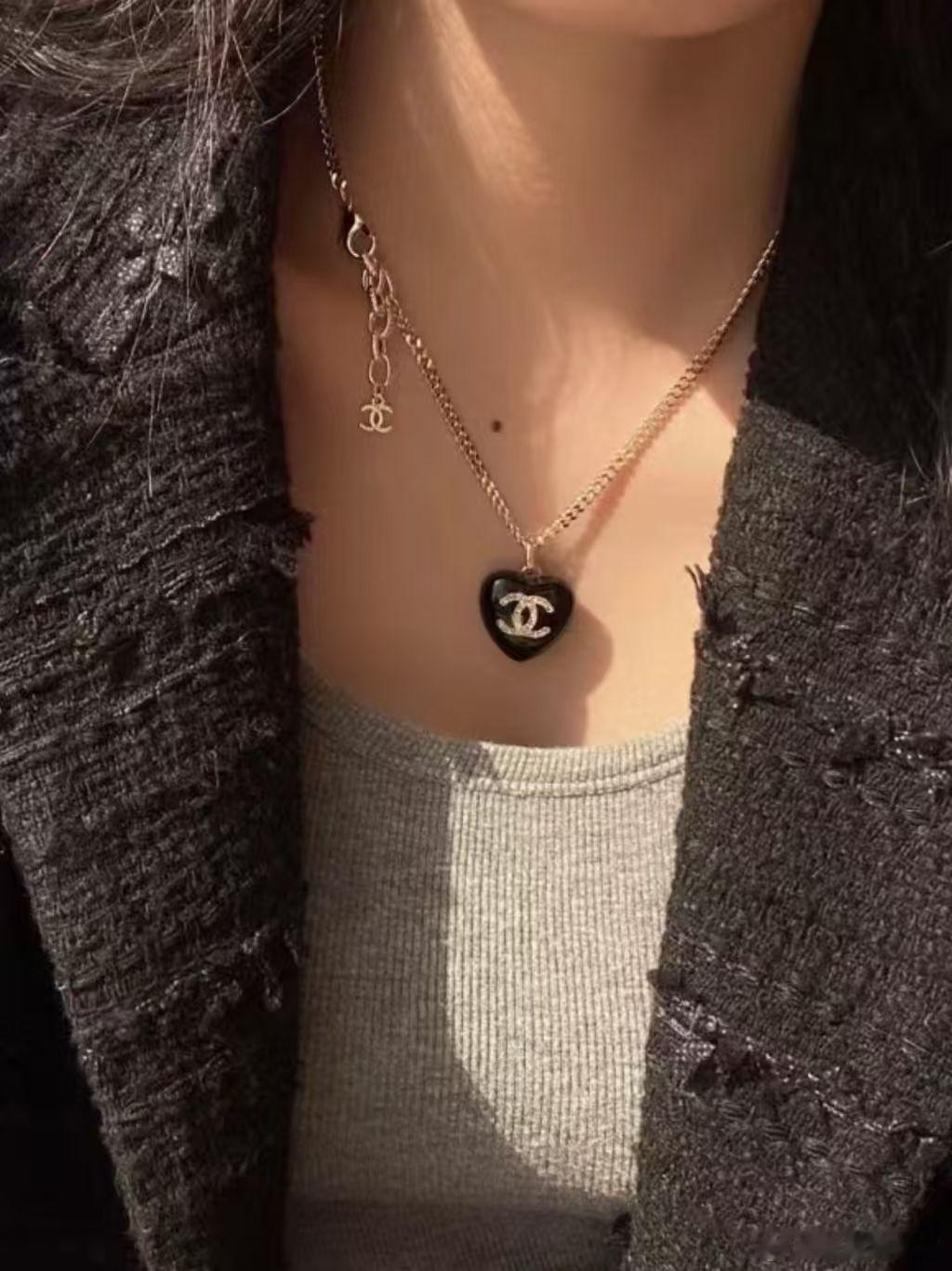 好看的饰品配好看的人 