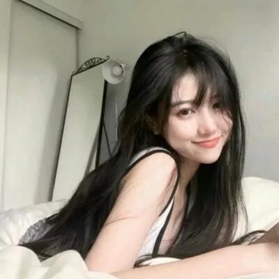 晨光中的甜美微笑，慵懒的早晨时光元气满满的微笑 清晨治愈感 清晨的一抹阳光 早晨