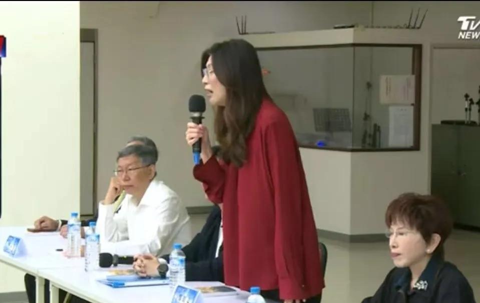 侯汉廷今天邀请到国民党、民众党、新党的大佬们，可以说“集结”了所有的在野力量。