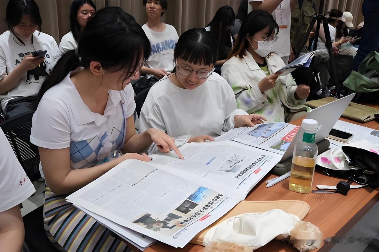 AI疯狂替代人工！翻译行业早已两极分化，普通人的活路彻底没了？
很多人还在迷信翻