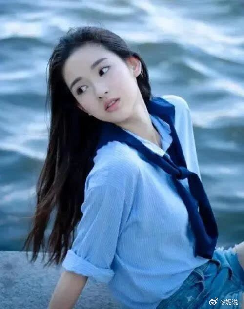 王玉雯下车摔！反圈粉太真实  王玉雯摔出圈！这波“优雅翻车”反成圈粉名场面 家人