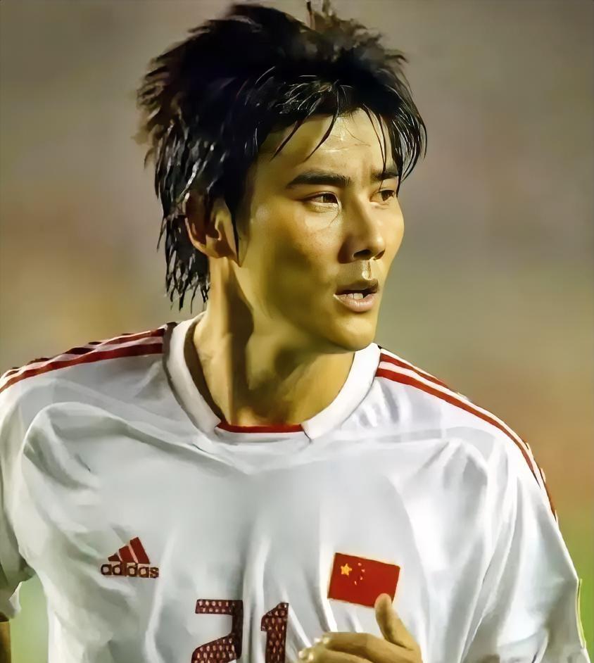 万万没想到！国足第一美男子李明也栽了，如此相貌堂堂、英气逼人的“中国小贝”竟然也