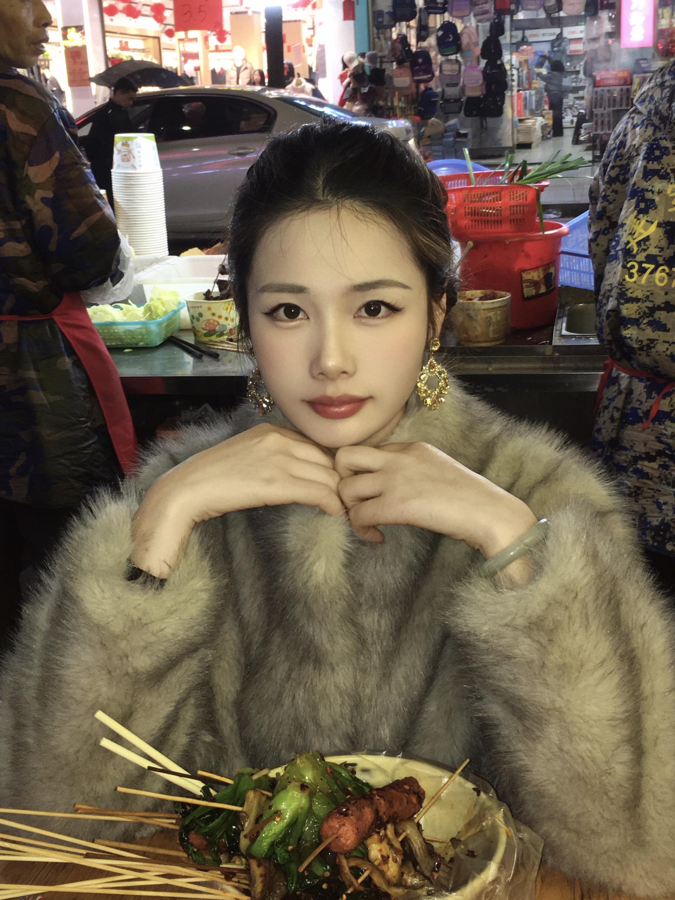 她的恶劣任性叛逆 少女心事我全部都喜欢。