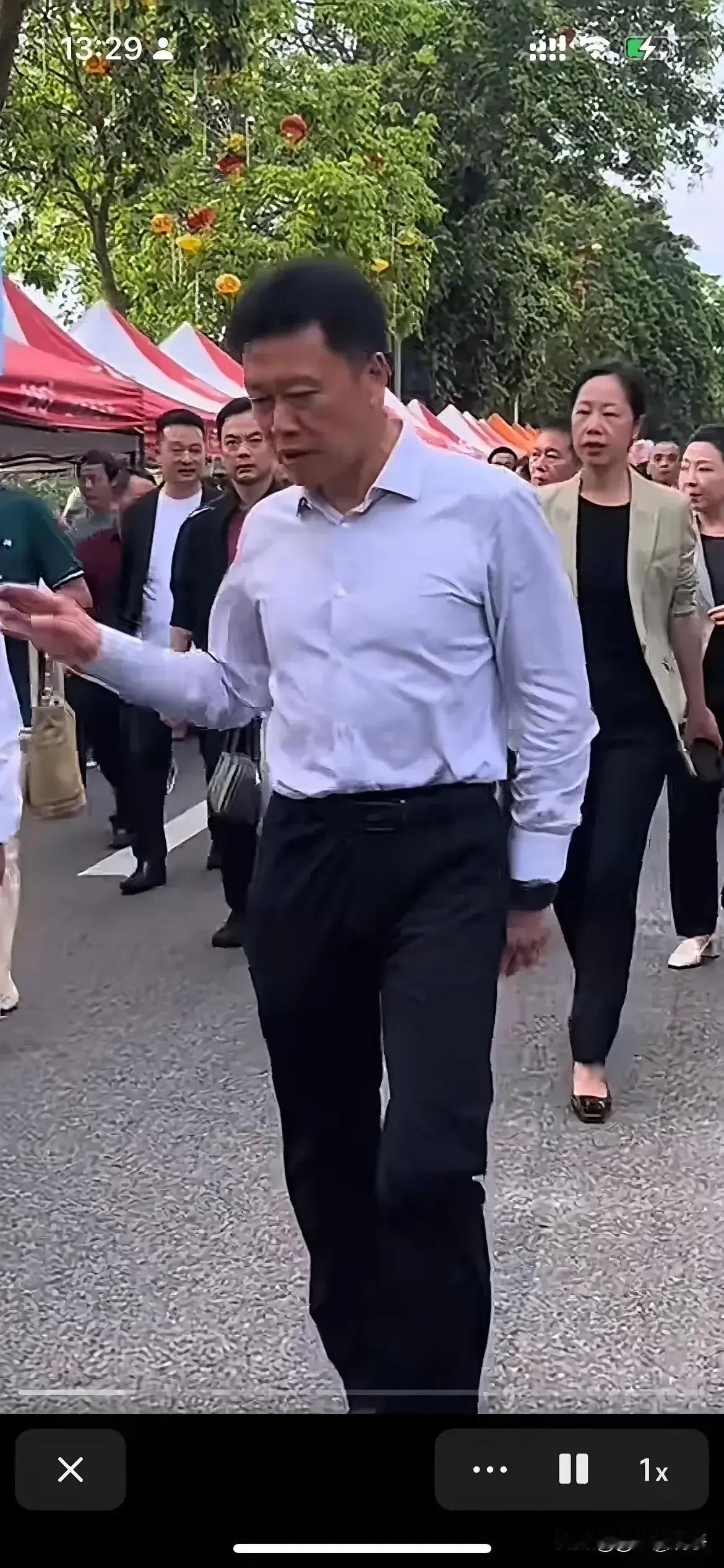 力挺高书记！当高书记说出：交警不是来贴罚单的，城管不是来赶走商贩的，我就知道这个