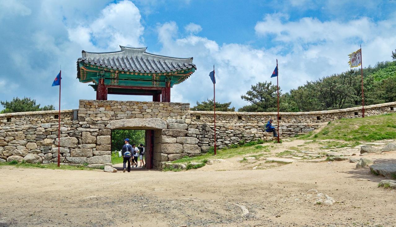 浅析历代以来朝鲜半岛的王朝发展

春秋战国至汉代初期，诸侯兼并，战乱频发，一批民
