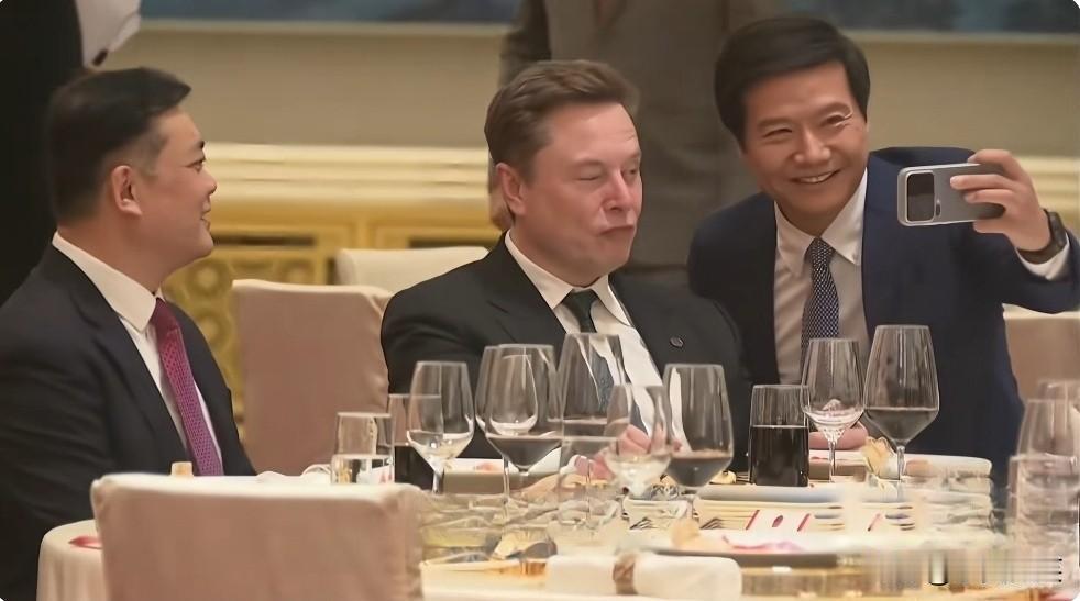 老马这是什么表情呢，满脸不在乎，甚至不屑一顾，睁只眼闭只眼吗？